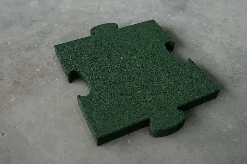 zelená gumená dlažba puzzle